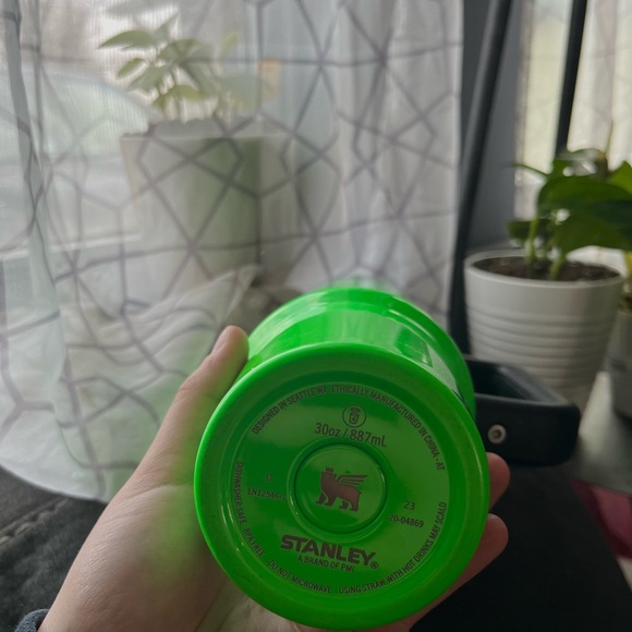 Stanley Bright Green Insulated Travel Mug with Black Handle - Picture 2 of 7